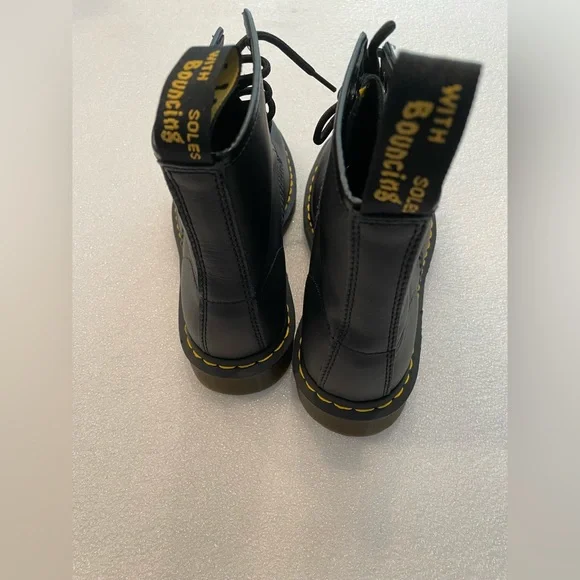 Dr. Martens Women’s Sz Women's 6 1460 8 Eye Leather Combat Boot $170 - Picture 11 of 14